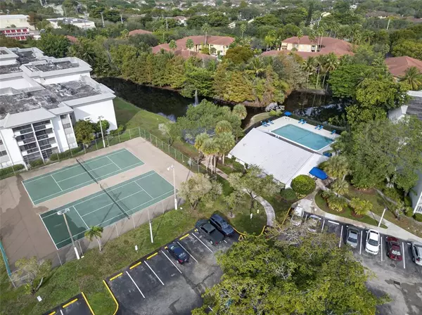 Plantation, FL 33324,711 N Pine Island RD #319