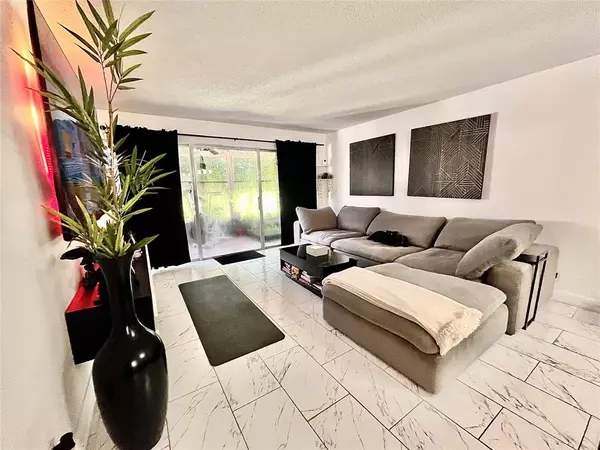 Tamarac, FL 33321,8301 Sands Point Blvd #306S