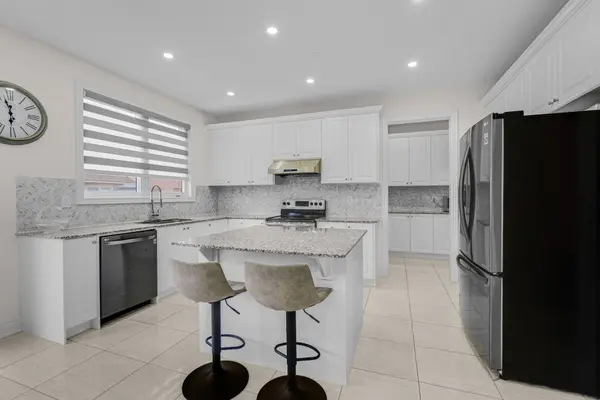 Brampton, ON L6Y 5Z2,5 Aries ST