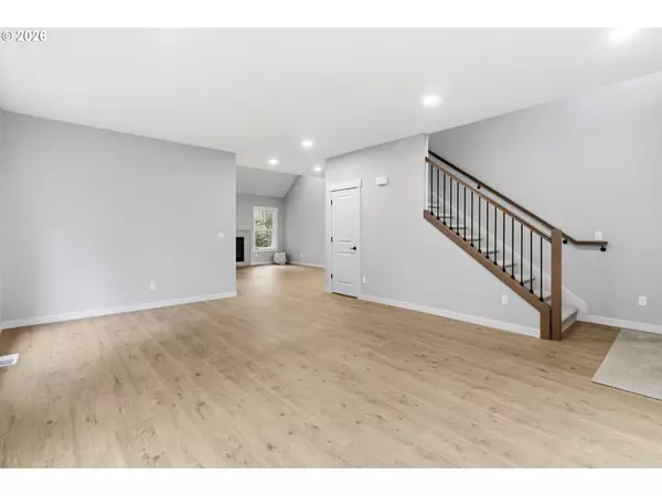 Longview, WA 98632,198 SALMONBERRY LN