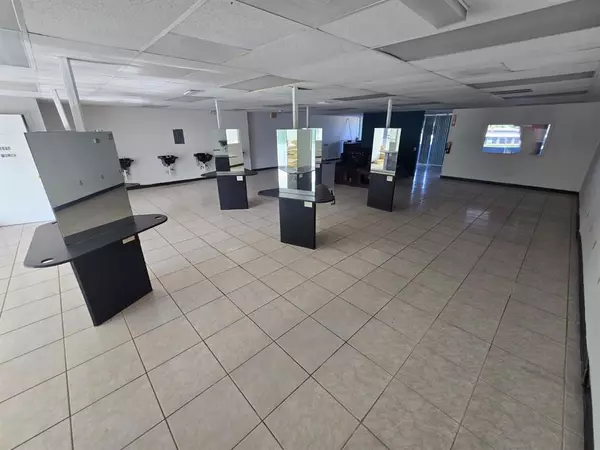 Margate, FL 33063,2501 N State Road 7 #215