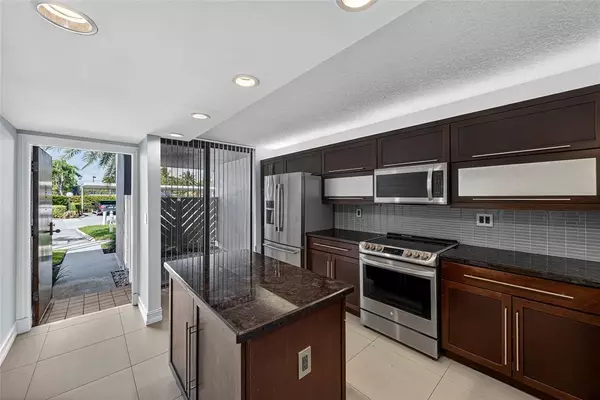 Pompano Beach, FL 33060,1100 SE 5th Ct #53