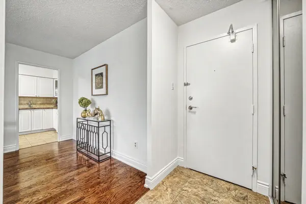 Toronto W02, ON M6P 4B7,80 Quebec AVE #504