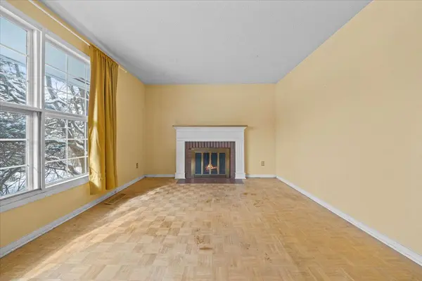 825 De Salaberry ST, Beacon Hill North - South And Area, ON K1J 6Y5