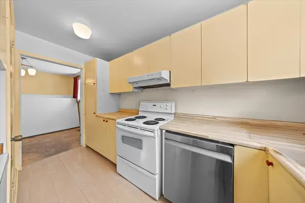 825 De Salaberry ST, Beacon Hill North - South And Area, ON K1J 6Y5