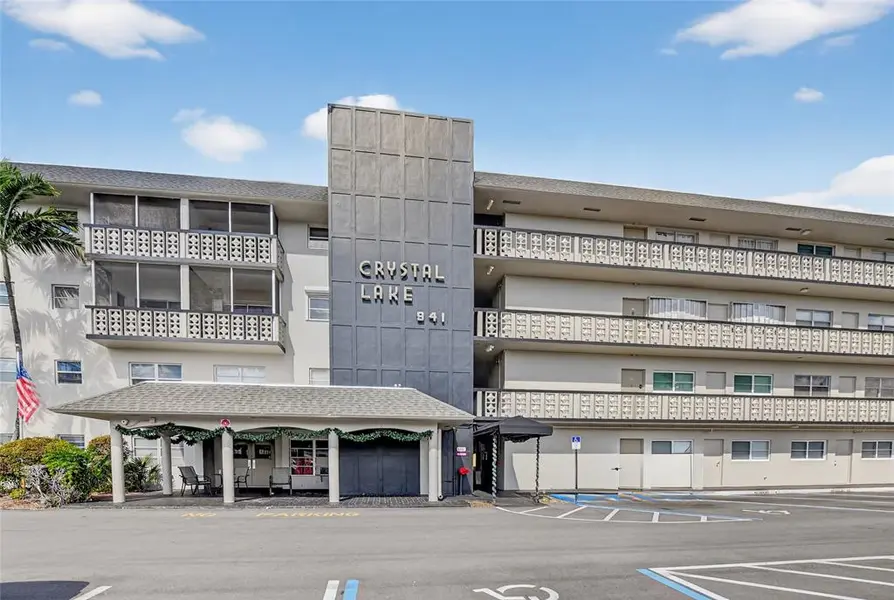 941 Crystal Lake Dr #311, Deerfield Beach, FL 33064
