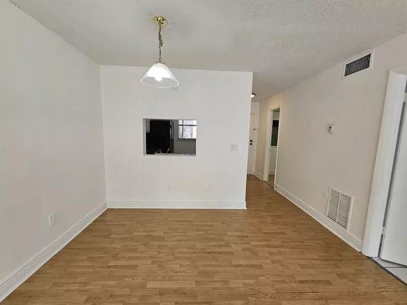 2800 NW 56th Ave #E201, Lauderhill, FL 33313