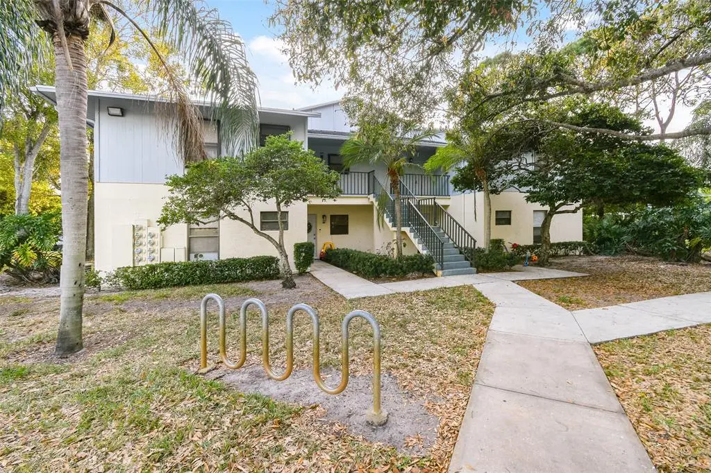 Stuart, FL 34997,6549 SE FEDERAL HWY #204