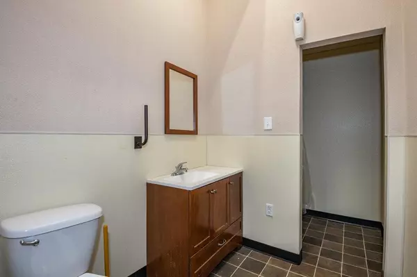 Palmer, TX 75152,112 W Jefferson Street