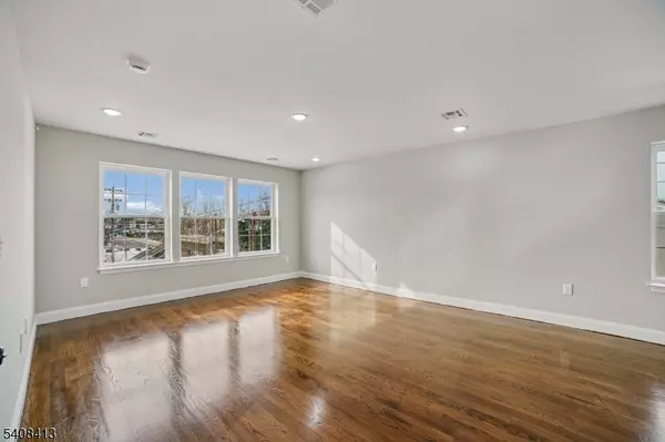 Newark City, NJ 07107,499 7Th Ave