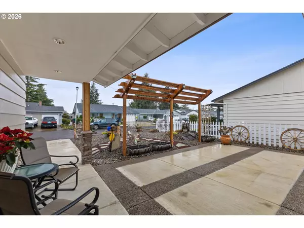 Woodburn, OR 97071,698 S CASCADE DR