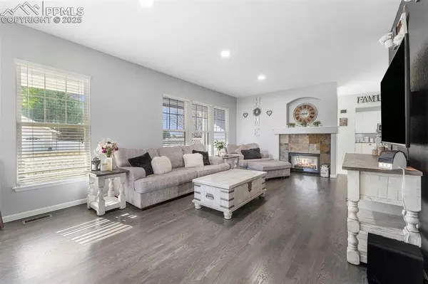 5122 Dvorak CIR, Frederick, CO 80504