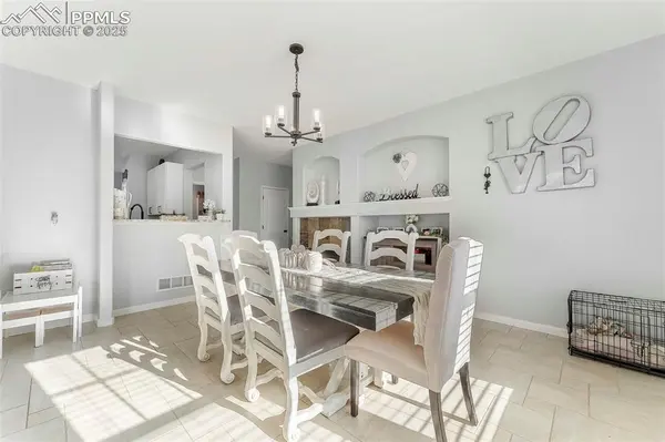 5122 Dvorak CIR, Frederick, CO 80504