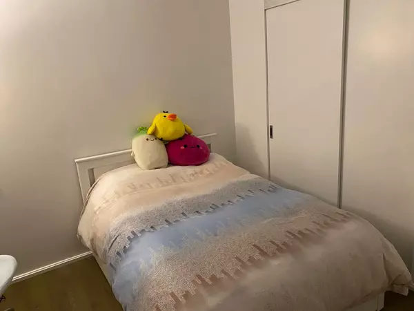 Toronto C01, ON M5V 0K4,8 Charlotte ST #907