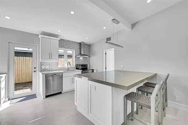 Pompano Beach, FL 33060,441 SE 14th Ave