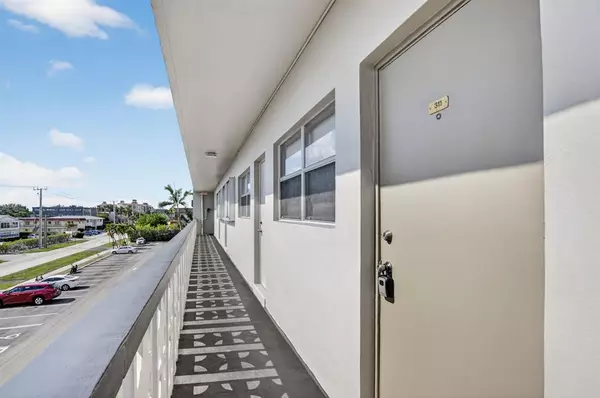 Deerfield Beach, FL 33064,941 Crystal Lake Dr #311