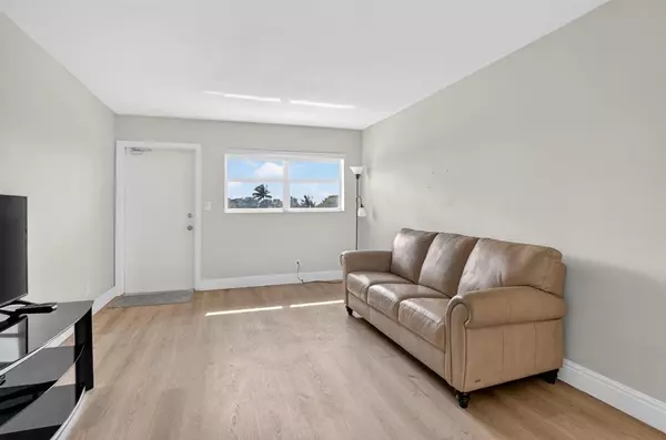 Deerfield Beach, FL 33064,941 Crystal Lake Dr #311