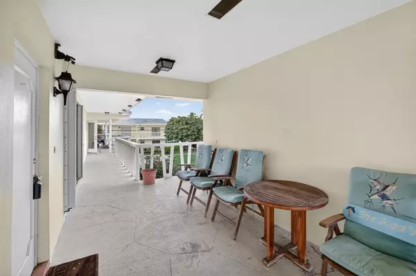 Lighthouse Point, FL 33064,2755 NE 28th Ave #E2