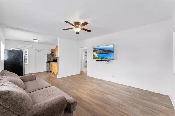 Pembroke Pines, FL 33024,7401 Pines Blvd #201