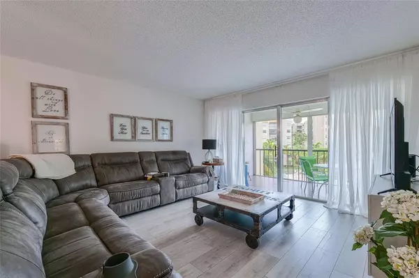 Lauderhill, FL 33319,3920 Inverrary Blvd #404-C