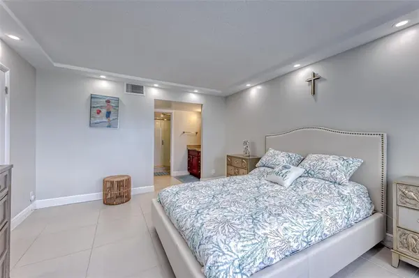 Fort Lauderdale, FL 33308,3900 Galt Ocean Dr #712