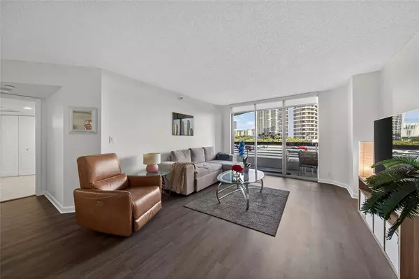 3530 Mystic Pointe Dr #512, Aventura, FL 33180