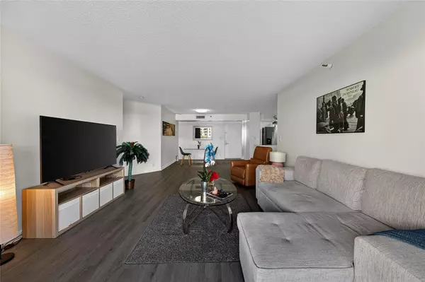 Aventura, FL 33180,3530 Mystic Pointe Dr #512