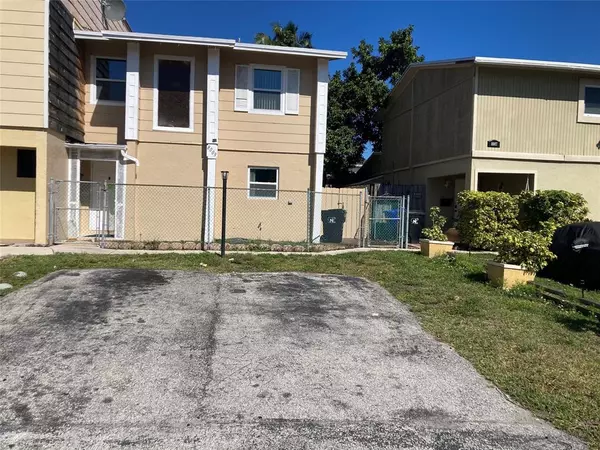 8009 SW 7th Ct, North Lauderdale, FL 33068