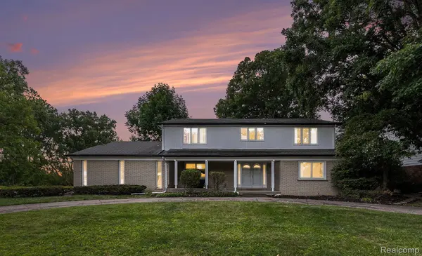 22465 Kenwyck DR, Southfield, MI 48034