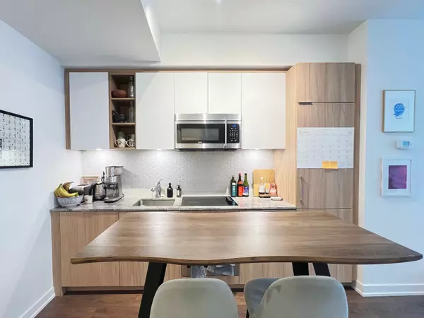 Toronto C01, ON M6K 0C9,50 Ordnance ST #2204