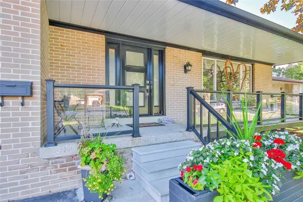 10 Jacwin DR, Ajax, ON L1S 6H8