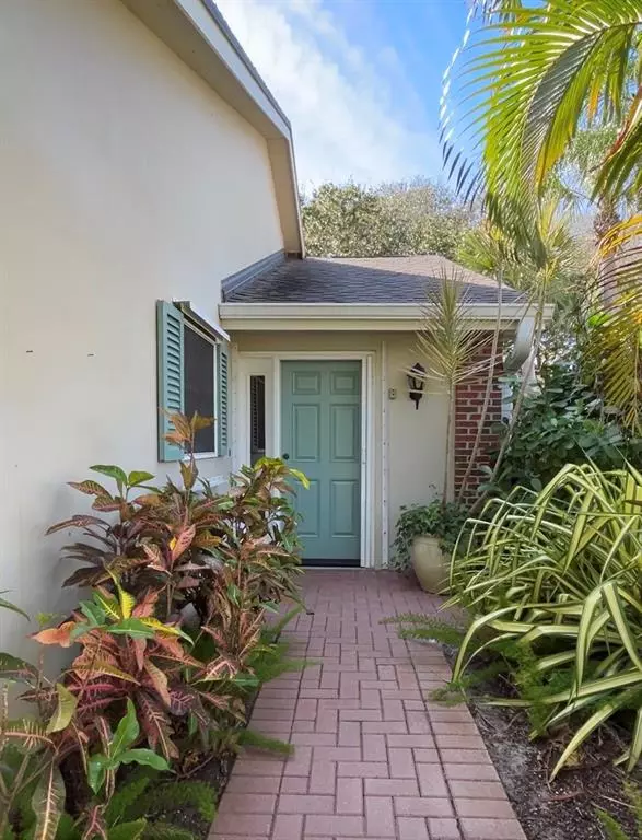 Vero Beach, FL 32963,125 E Park Shores Cir #21E