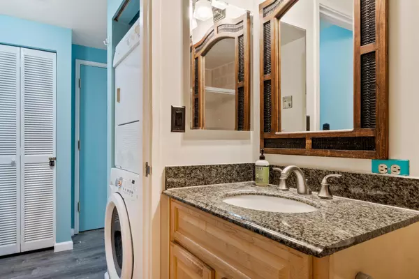 Kailua-kona, HI 96740,75-5719 ALII DR #220