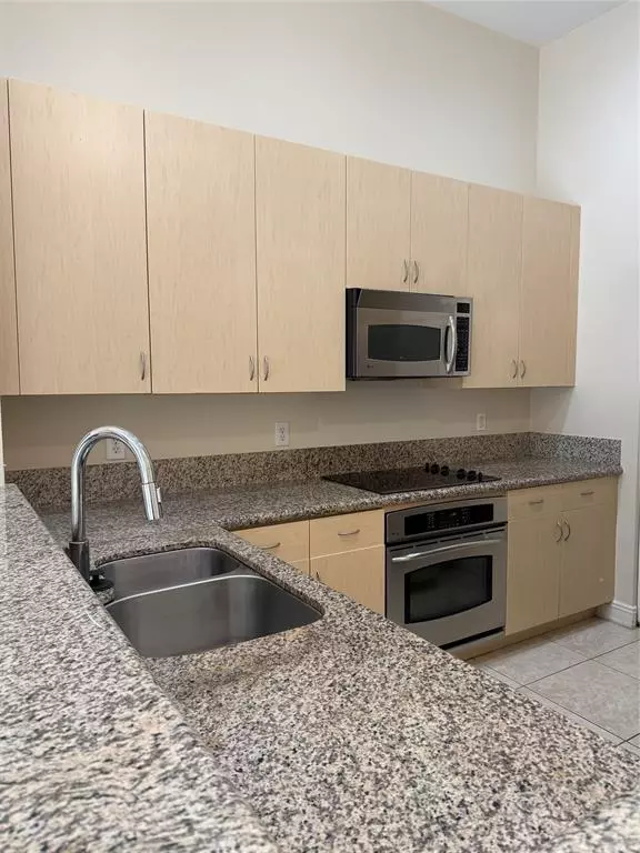 Weston, FL 33331,16102 Emerald Estates Dr #103