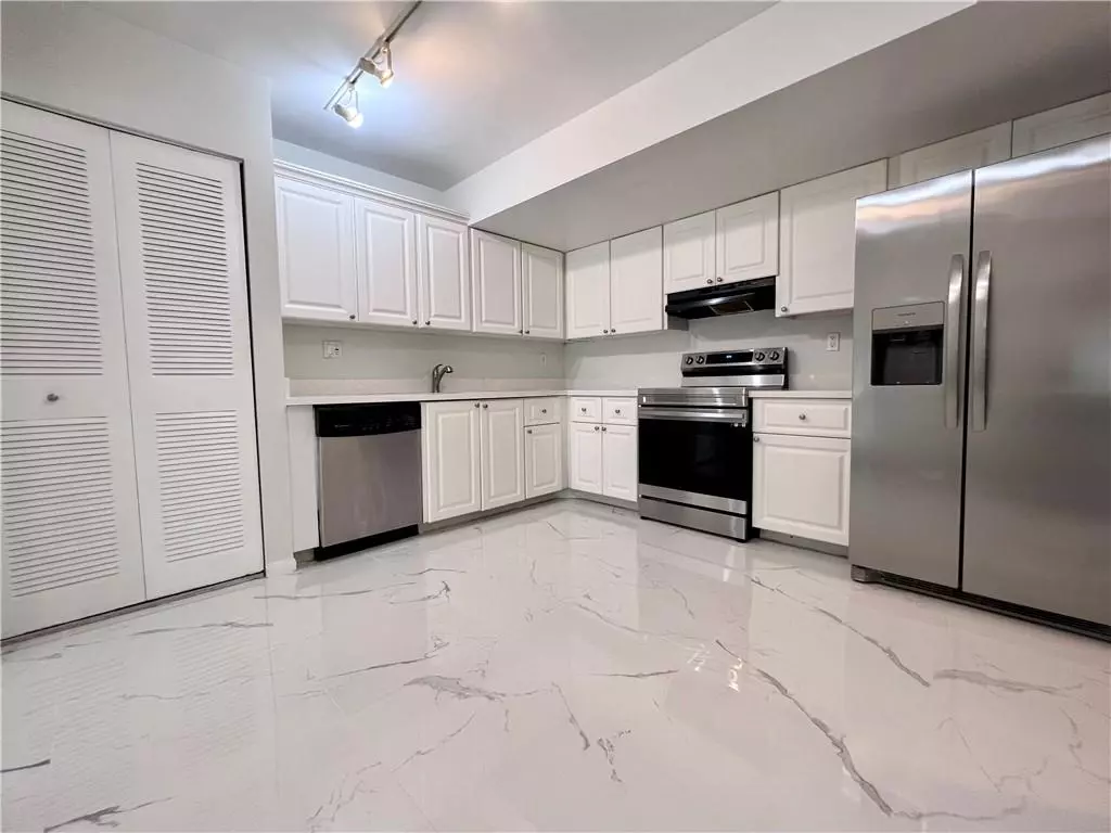 Plantation, FL 33324,701 N PINE ISLAND RD #303