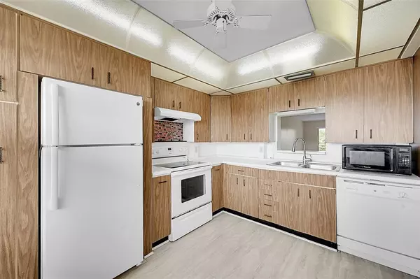 Coconut Creek, FL 33066,2502 Antigua Ter #J4