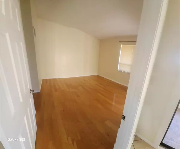 7300 NW 1st St #210, Plantation, FL 33317