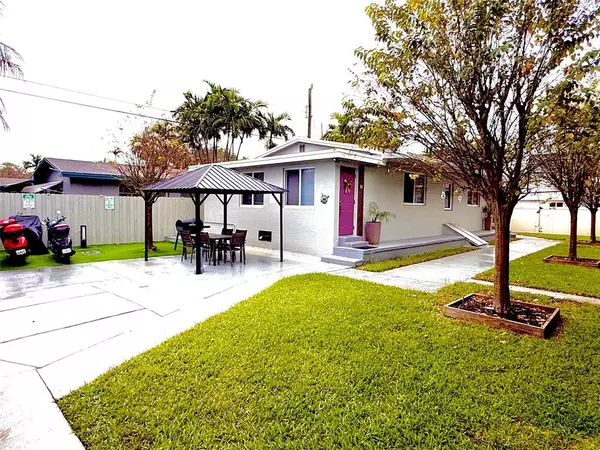 Hallandale Beach, FL 33009,720 NE 7th St #9