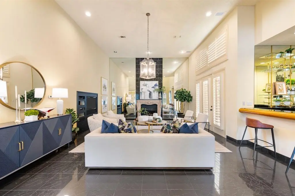 3118 Shadow Drive W, Arlington, TX 76006