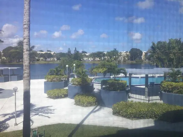 Miami, FL 33179,877 NE 195th St #217