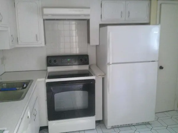 Miami, FL 33179,877 NE 195th St #217