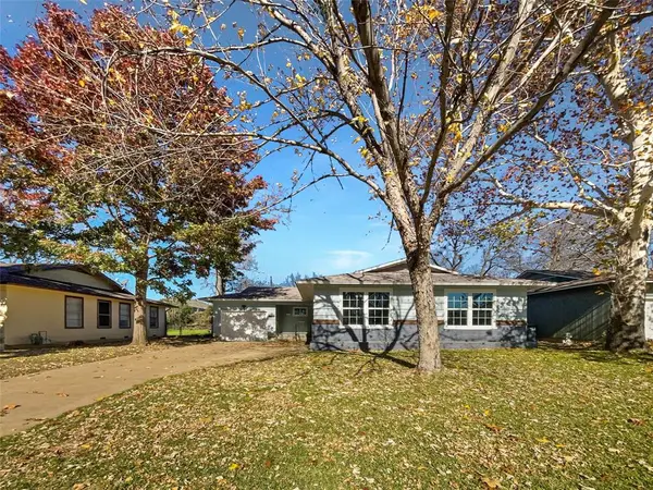 6132 Sundown Drive, Fort Worth, TX 76114