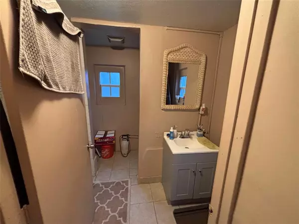 Lantana, FL 33462,1141 S Ridge Rd