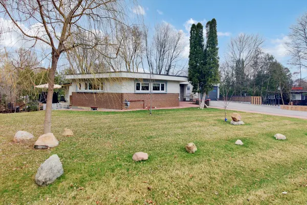 King, ON L0G 1N0,115 Lynwood CRES #Main Floor