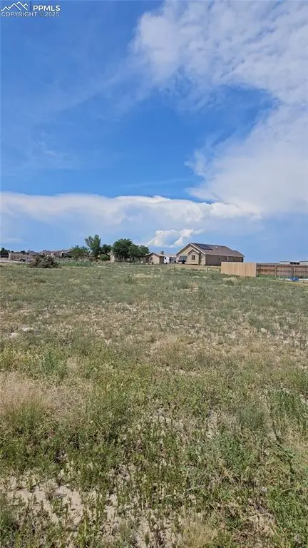 385 E Larchmont DR, Pueblo, CO 81007