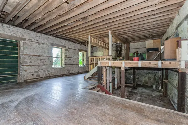 Centre Wellington, ON N0B 1J0,24 North Broadway ST