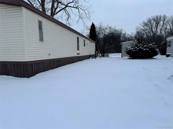 6065 Vernon, Belleville, MI 48111