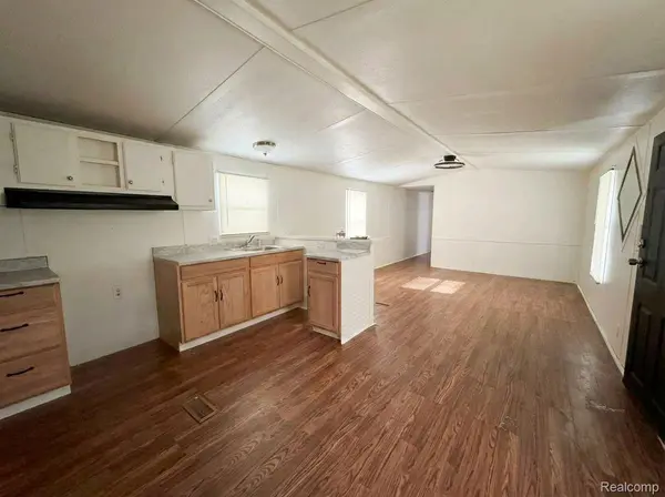 6065 Vernon, Belleville, MI 48111