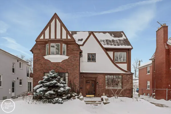 943 Harcourt RD, Grosse Pointe Park, MI 48230