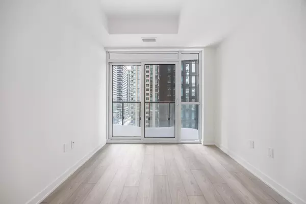 Toronto C10, ON M4P 1V7,110 Broadway AVE #1003